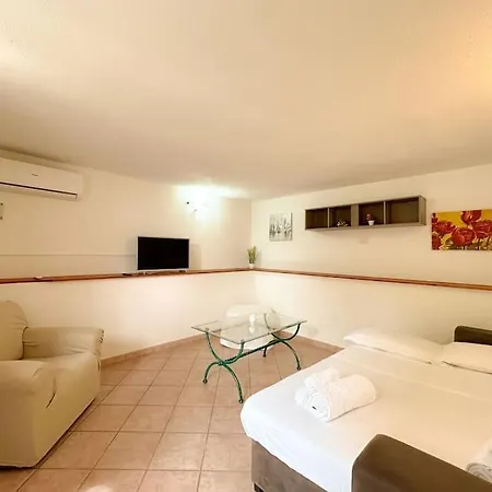 Vicino Al Centro Apartment *
